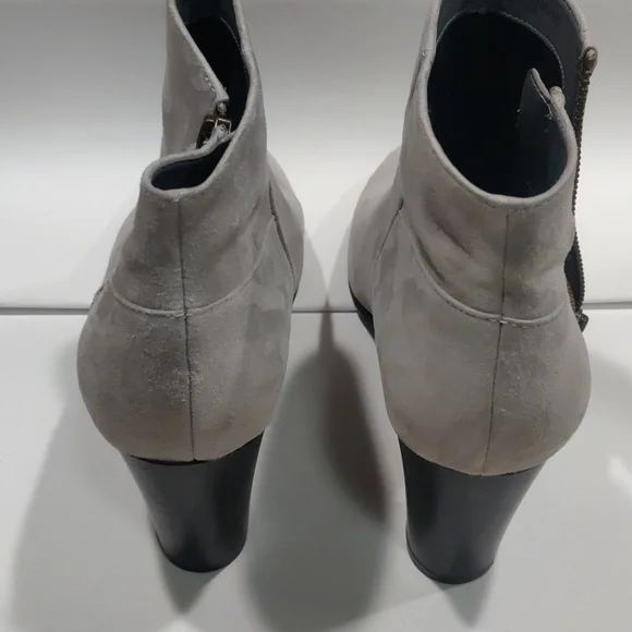 Cole Haan | Grey suede booties - Picture 4 of 10